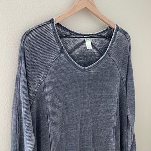 long sleeve v-neck shirt